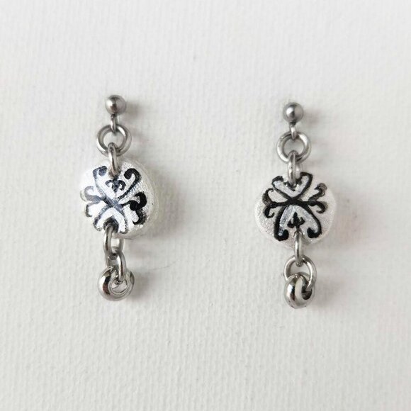 Vintage Victorian Gothic silver circle earrings - Picture 11 of 11